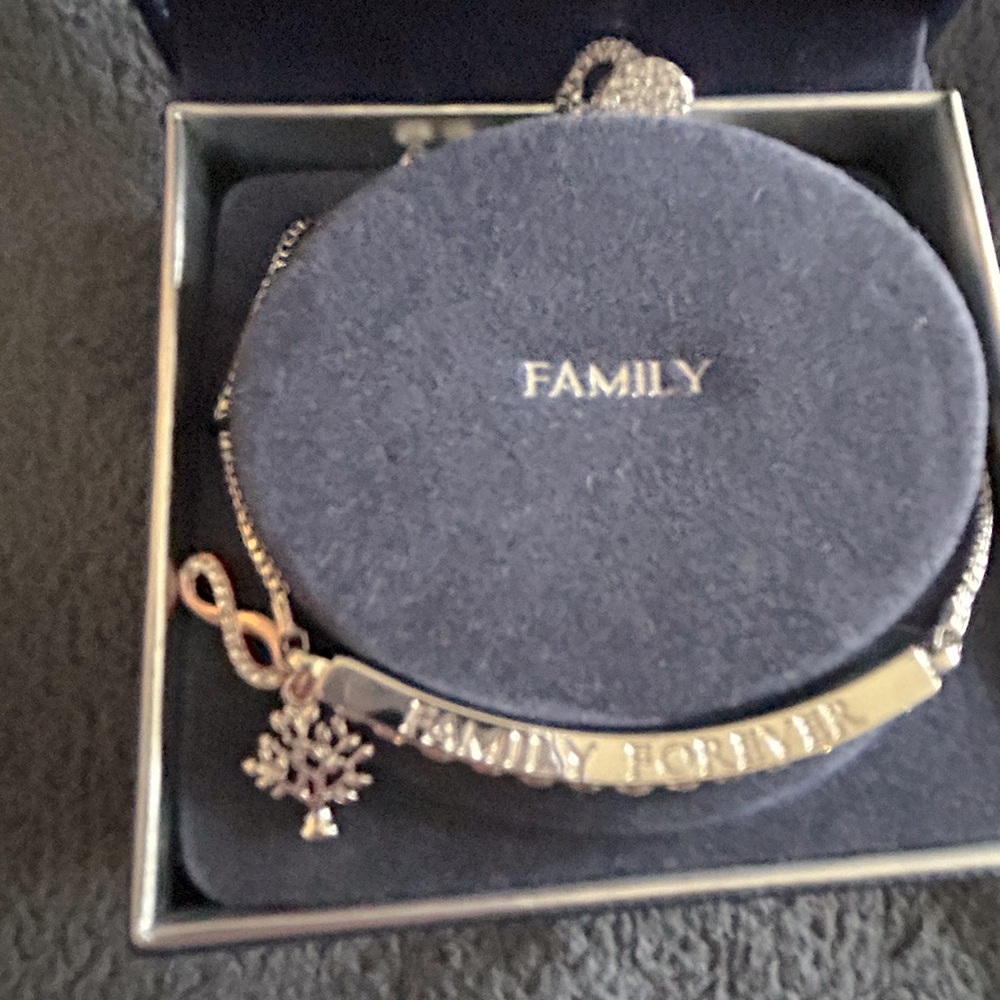 Never been worn crystal bracelet.